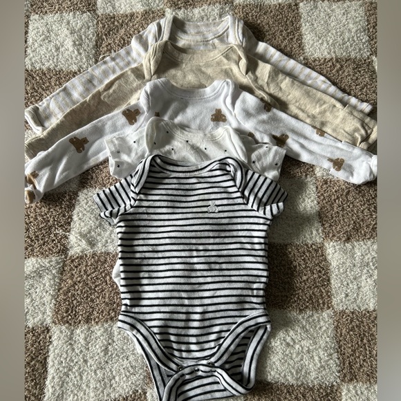 5 Gap NB bodysuits - Picture 2 of 7
